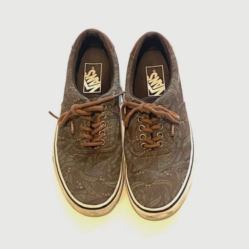 Vans Lace-Up Paisley Print Shoes + Men's Size 6.5 / Women's Size 8